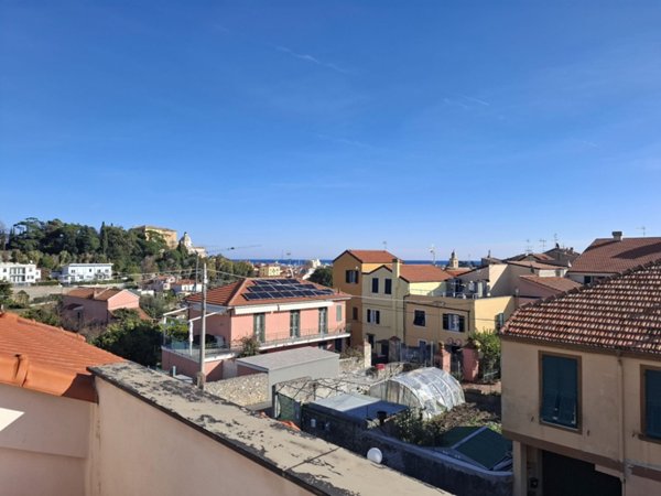 casa indipendente in vendita a Loano