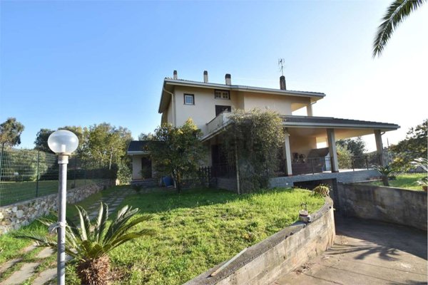 casa indipendente in vendita a Loano