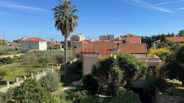 casa indipendente in vendita a Loano