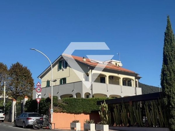casa indipendente in vendita a Loano