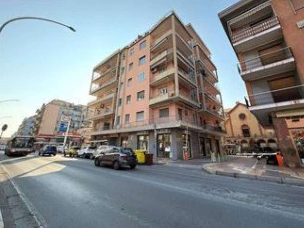 negozio in vendita a Loano