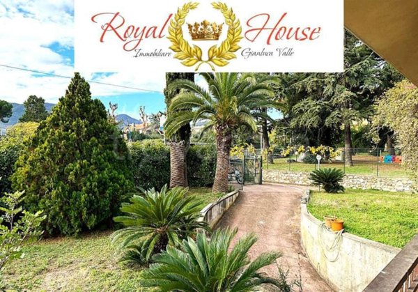 casa indipendente in vendita a Loano