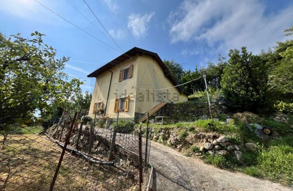 casa indipendente in vendita a Loano
