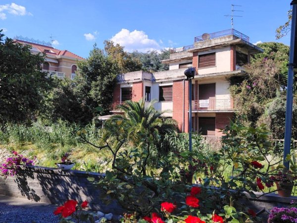 casa indipendente in vendita a Loano