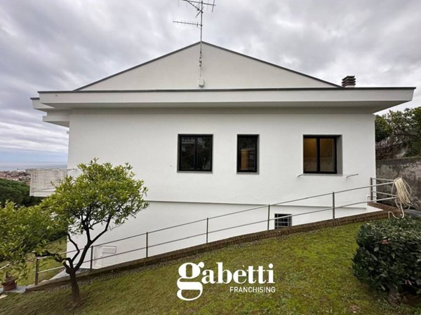 casa indipendente in vendita a Loano
