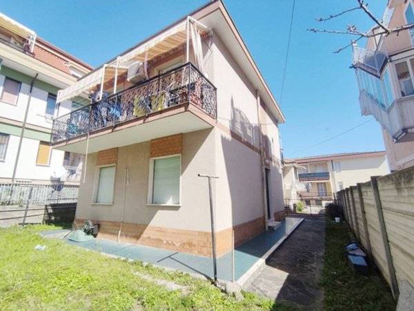 casa indipendente in vendita a Loano
