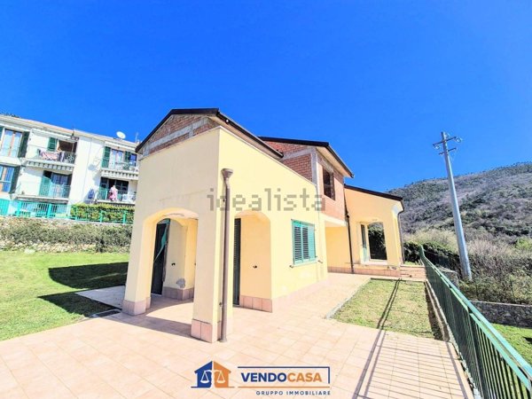 casa indipendente in vendita a Loano