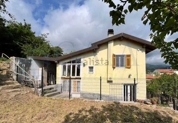 casa indipendente in vendita a Loano