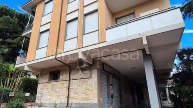 negozio in vendita a Loano