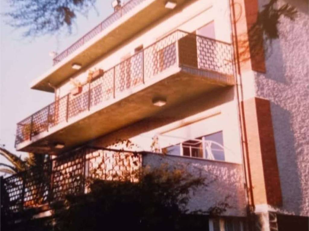 casa indipendente in vendita a Loano