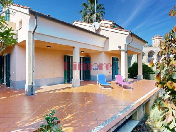 casa indipendente in vendita a Loano