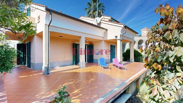 casa indipendente in vendita a Loano