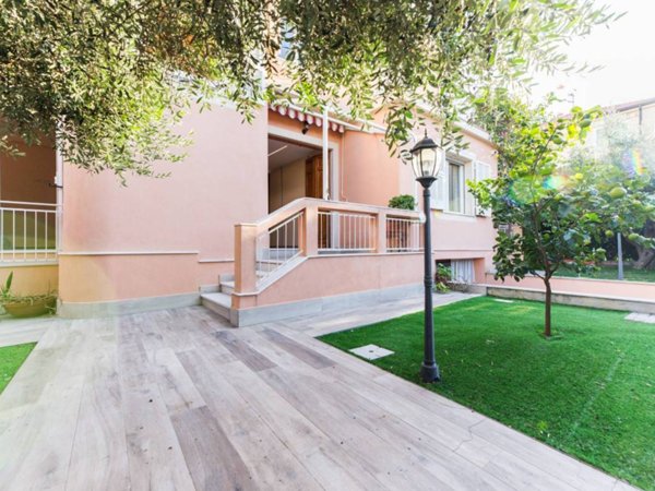 casa indipendente in vendita a Loano