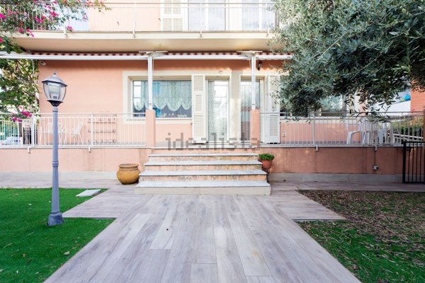 casa indipendente in vendita a Loano