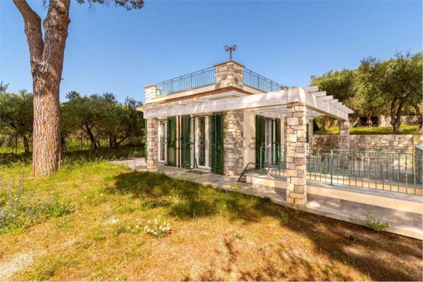 casa indipendente in vendita a Loano