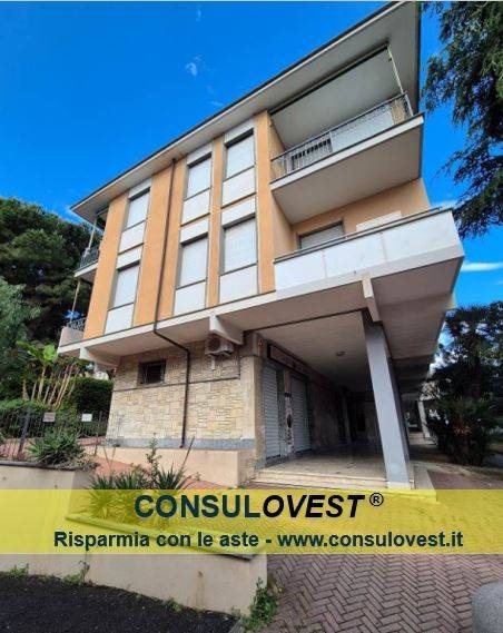 negozio in vendita a Loano