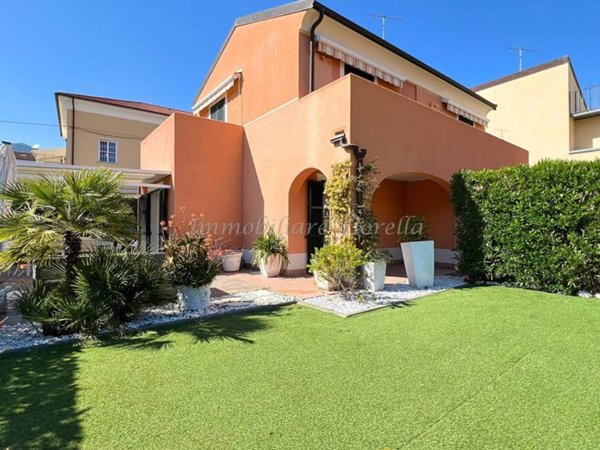 casa indipendente in vendita a Loano