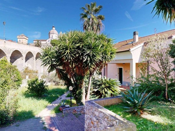 casa indipendente in vendita a Loano