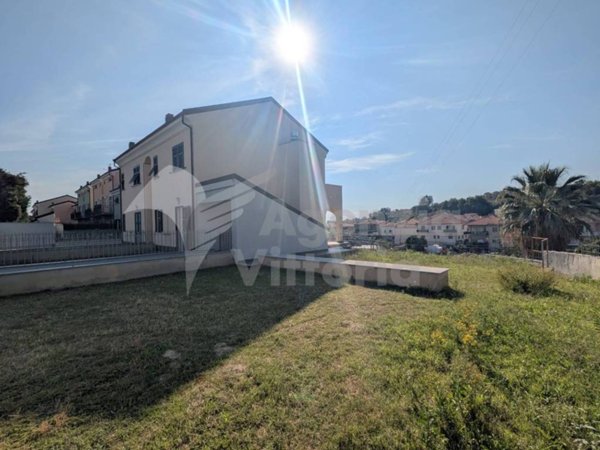 casa indipendente in vendita a Loano