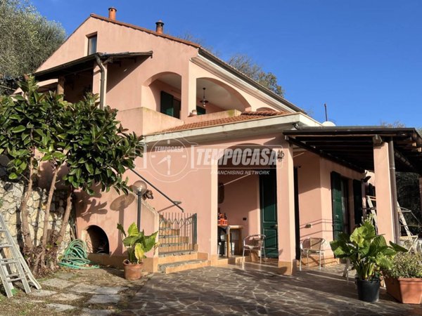 casa indipendente in vendita a Loano in zona Verzi