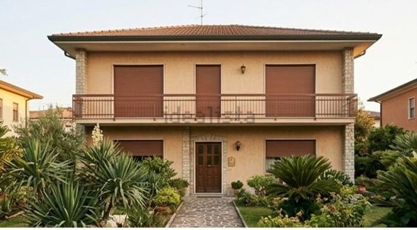 casa indipendente in vendita a Loano