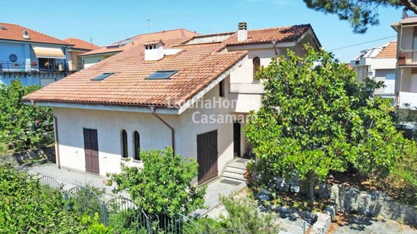 casa indipendente in vendita a Loano