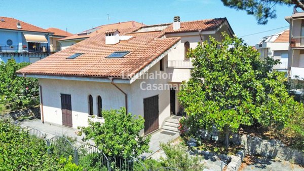 casa indipendente in vendita a Loano