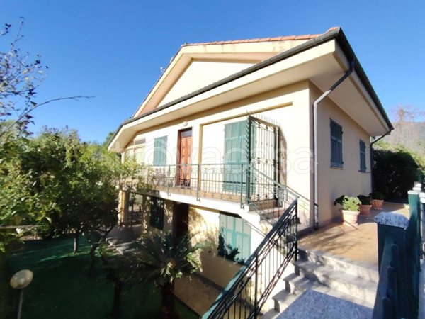 casa indipendente in vendita a Loano