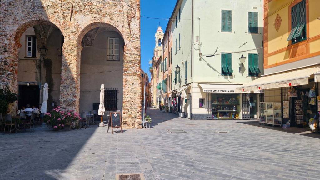 locale commerciale in vendita a Loano