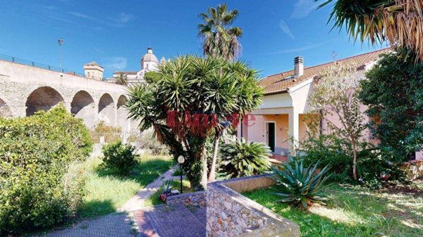 casa indipendente in vendita a Loano