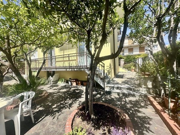 casa indipendente in vendita a Loano