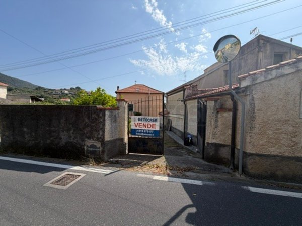 casa indipendente in vendita a Loano