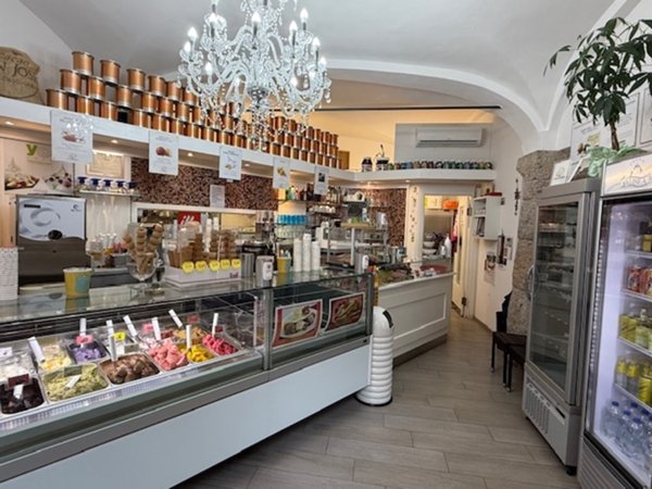 locale commerciale in vendita a Loano