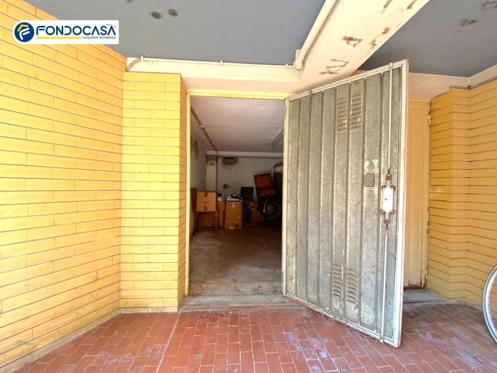 locale di sgombero in vendita a Loano