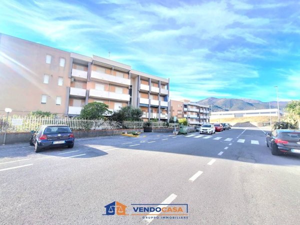 locale di sgombero in vendita a Loano