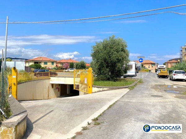 box auto in vendita a Loano