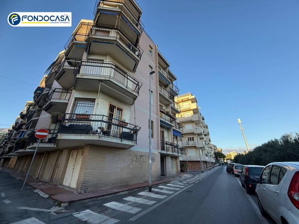 box auto in vendita a Loano