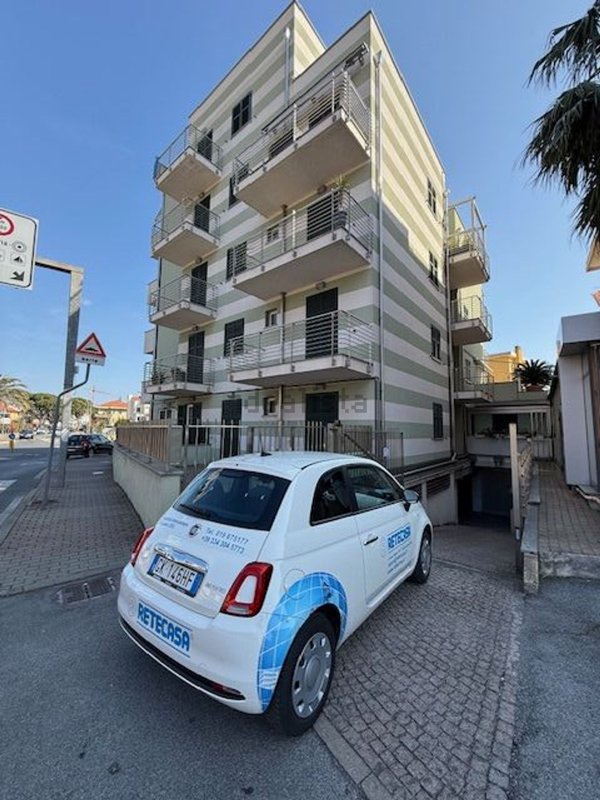 box auto in vendita a Loano