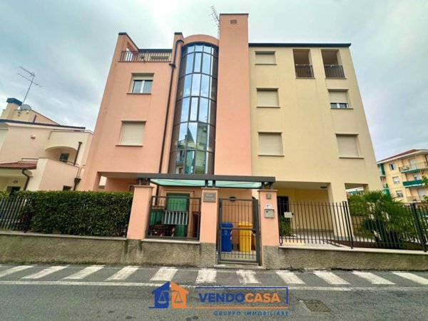 box auto in vendita a Loano