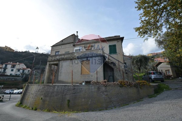 casale in vendita a Magliolo
