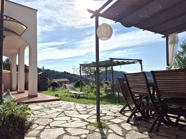 casa indipendente in vendita a Magliolo