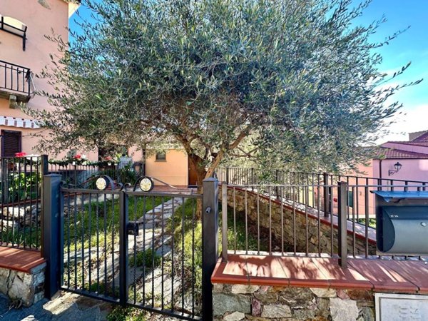 casa indipendente in vendita a Magliolo