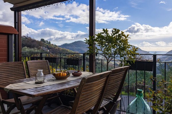 casa indipendente in vendita a Magliolo