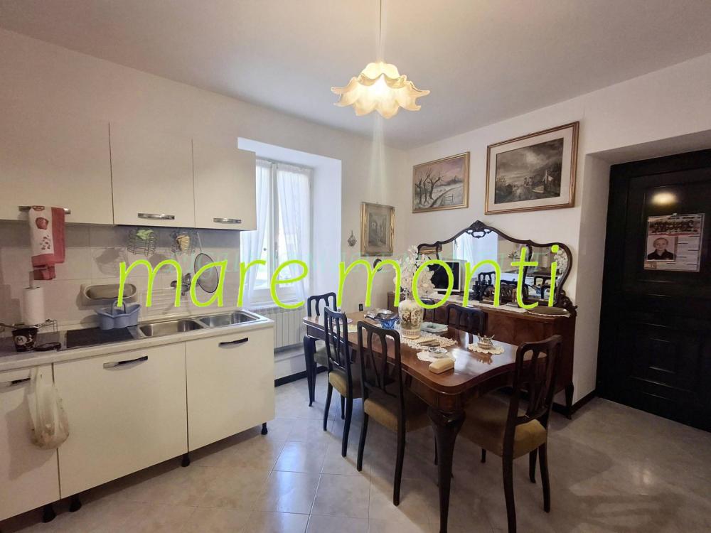 casa indipendente in vendita a Mallare in zona Fucine