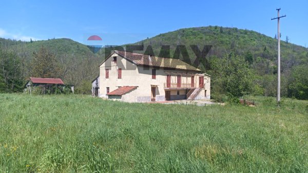 casa indipendente in vendita a Mallare in zona Acque
