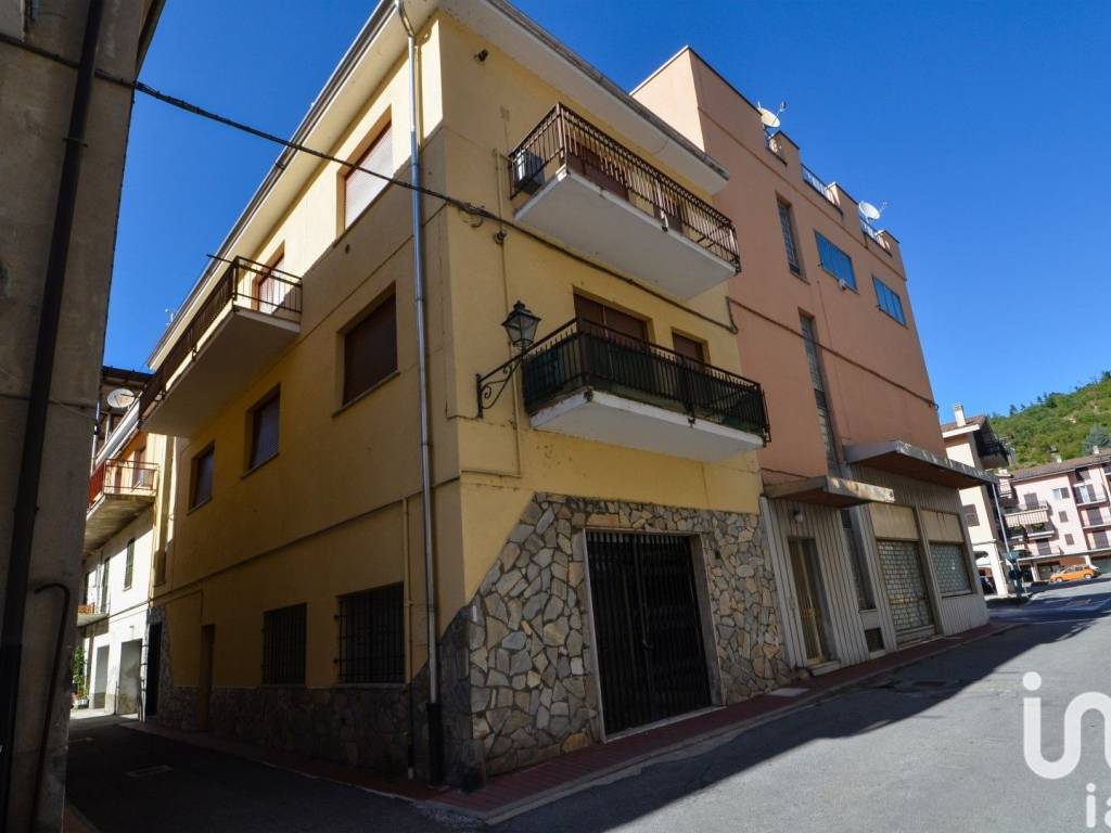 appartamento in vendita a Millesimo in zona Braia