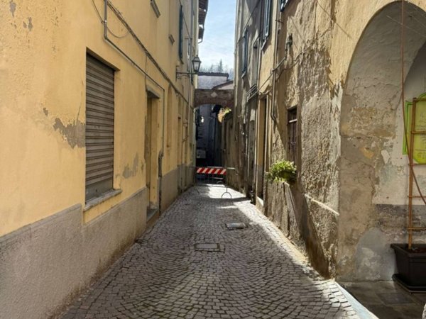 locale commerciale in vendita a Millesimo in zona Braia
