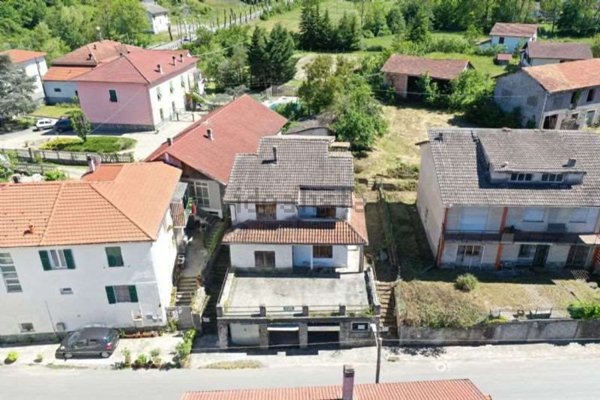 casa indipendente in vendita a Mioglia