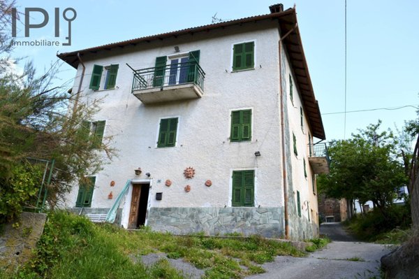 casa indipendente in vendita a Mioglia in zona Dogli