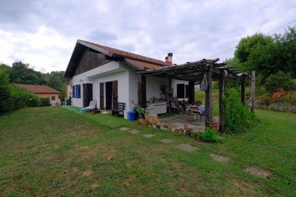 casa indipendente in vendita a Mioglia in zona Dogli
